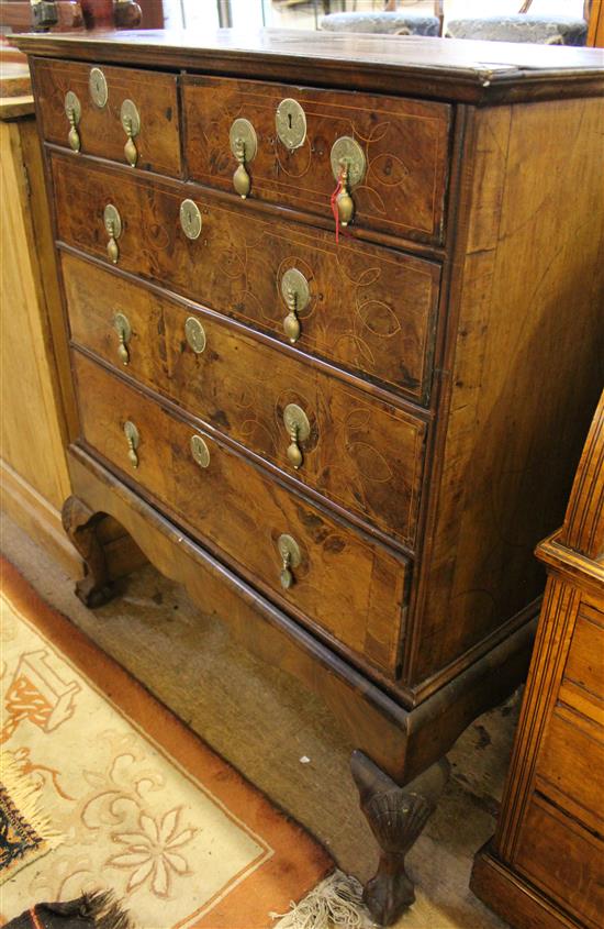 Georgian walnut chest of drawers